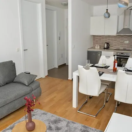 Apartment Leon Sa Privatnim Parkingom Zara Esterno foto