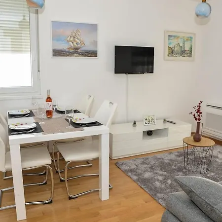 Apartment Leon Sa Privatnim Parkingom Zara Esterno foto