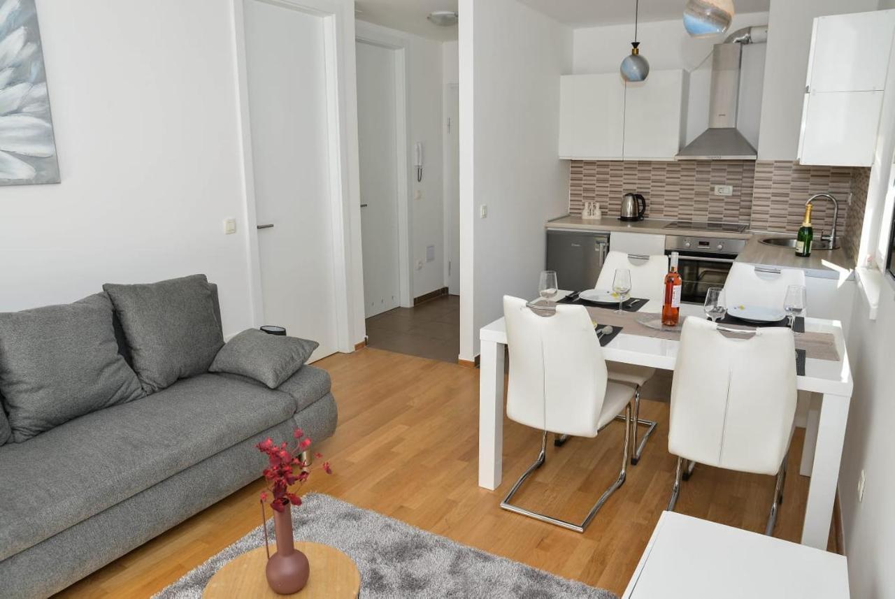 Leon Sa Privatnim Parkingom Apartment
